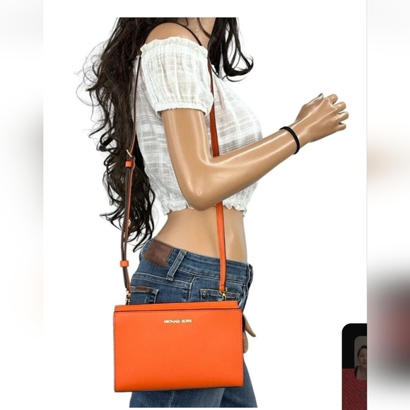 Michael Kors NWOTs Sheila Small East West Top Zip Shoulder Bag - Picture 8 of 8